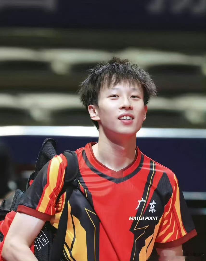林高远被小孩哥挽留当体育老师林高远说已经感受到20后的后浪了谁被可爱到了！小孩