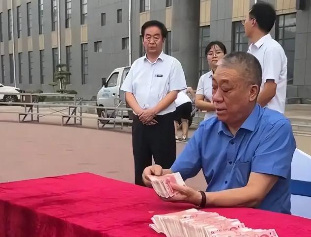 大家别想进崔培军的公司了，根本没戏，不是招人严格，也不是不需要人，而是员工基本没