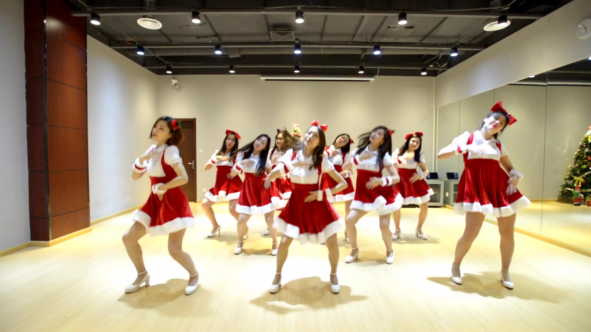 B.A.P - Be Happy舞蹈教学 练习室镜面 (圣诞版