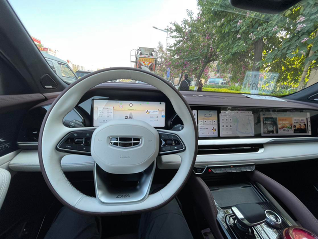 这也是无语啊前几天开车去找朋友。被他小姨说。咋买了个帝豪。我真的无语了