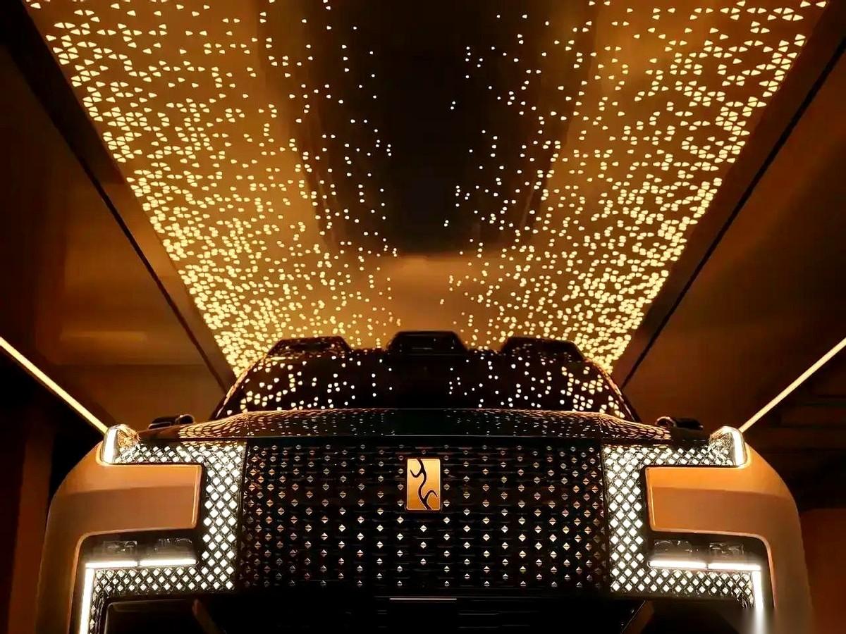 一台168万的车，一个月，卖了两台。我甚至有点好奇，买走这两台U9的大哥，是不