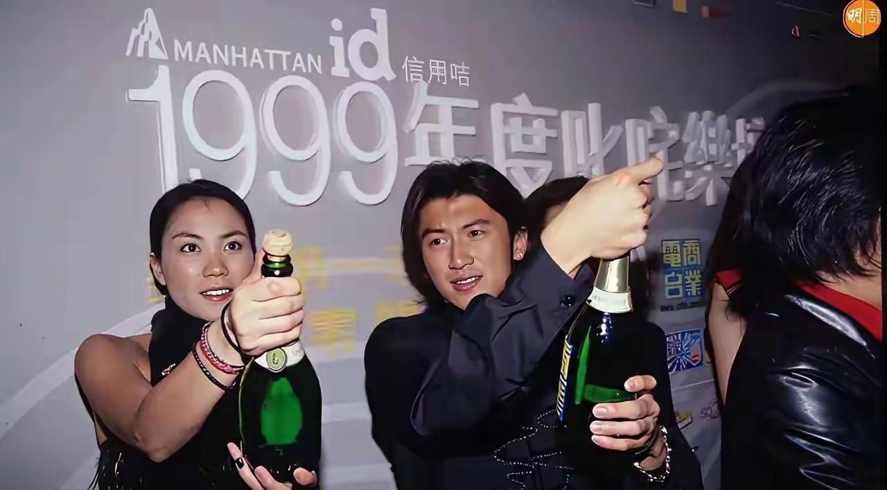 谢霆锋19岁就爱上了31岁的王菲，几十年一直都没变过。如今谢霆锋45岁王菲57岁