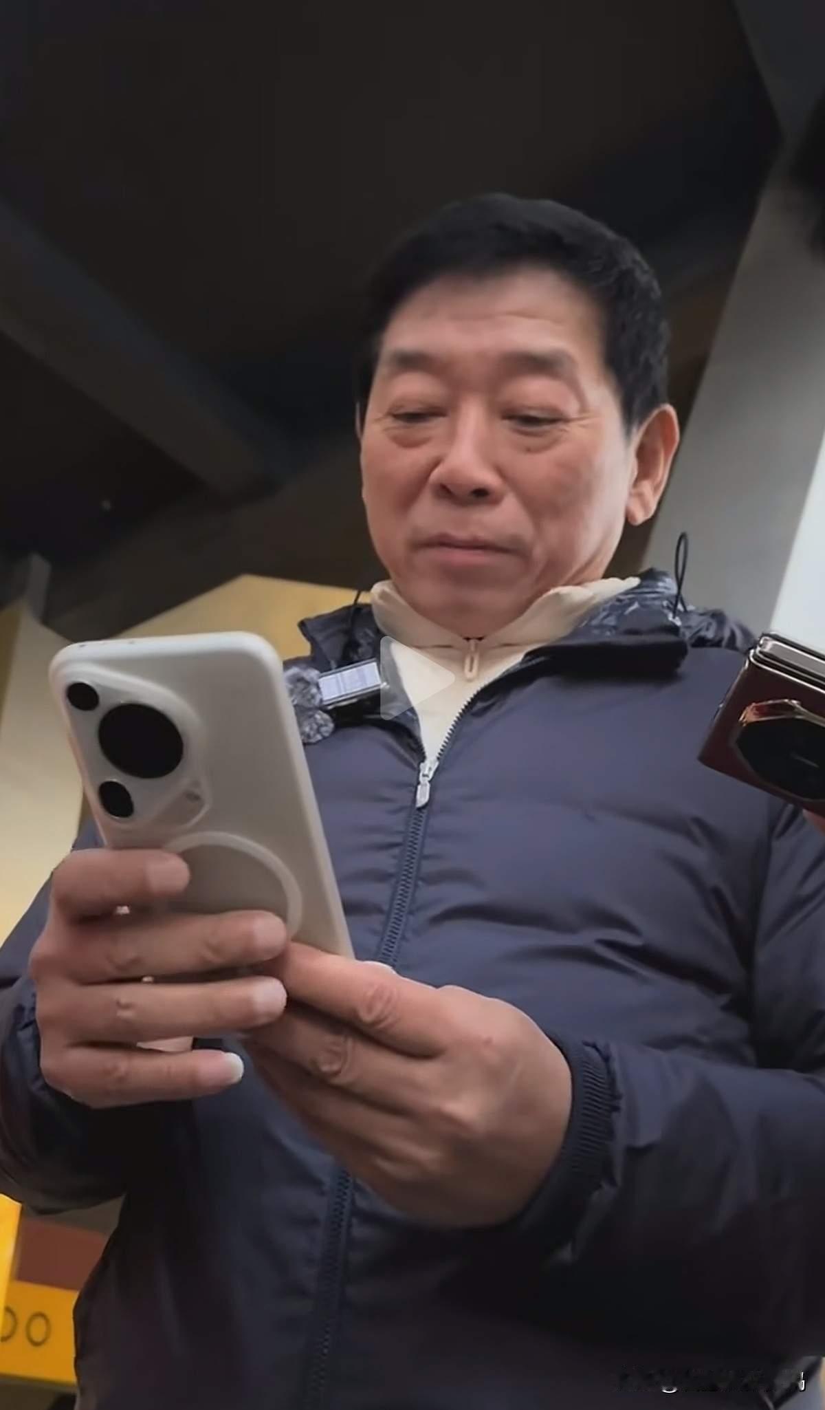 真正做生意赚钱的老板，都买华为手机，其实原因简单：一是华为信号强，做生意更方