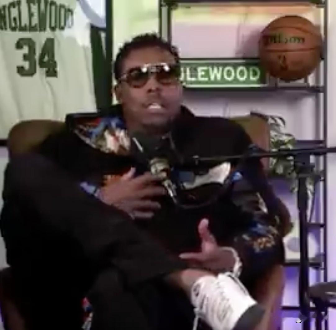 你认同吗？皮尔斯谈约基奇：“约基奇被罚款了。”“并没有被禁赛。...