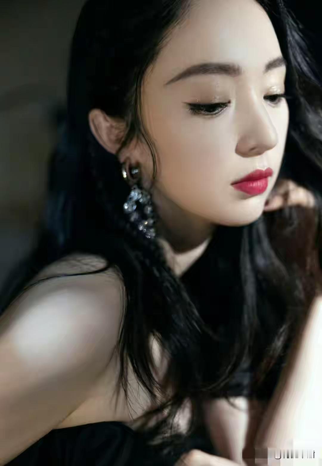 真正的美女都有高鼻梁，才能拍出完美侧颜，陈晓旭如此，董璇也如此。