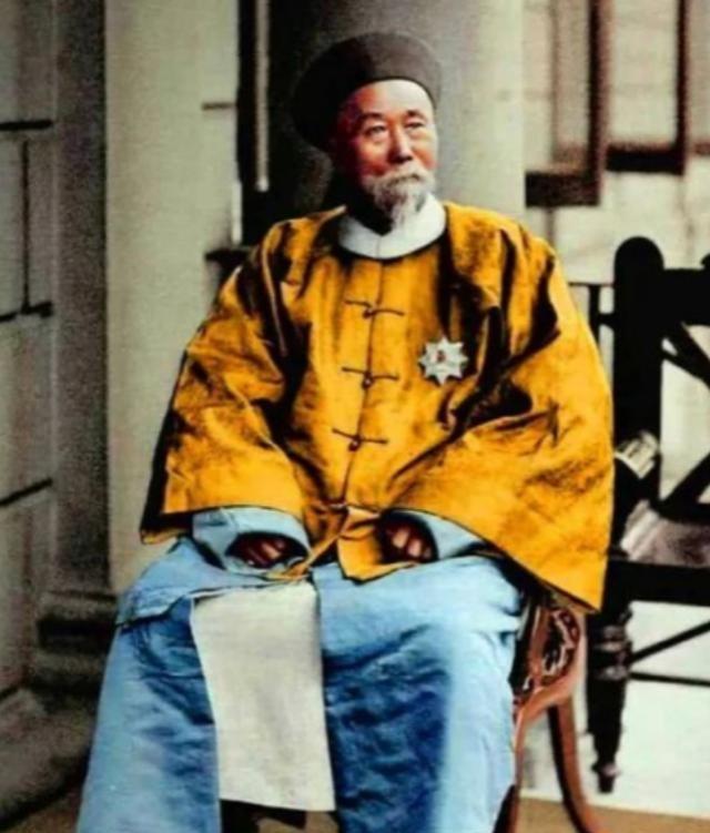 1896年，李鸿章大摇大摆地跑到美国，想要给美国人瞧一瞧他的中国风。他特意穿上了