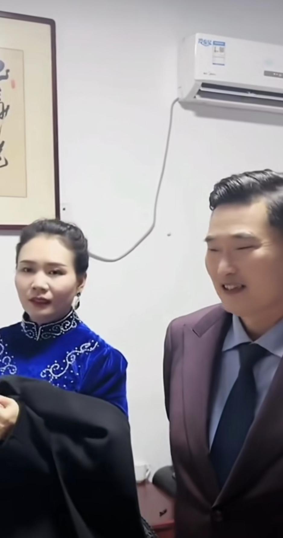 瞧瞧！朱之文真是星范十足，酷似《上海滩》里的许文强！朱之文穿起西装梳着油头，