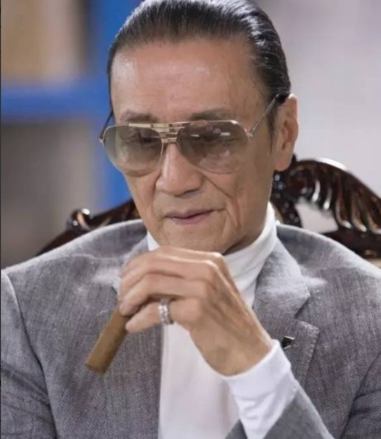 当年，周星‬驰筹拍《少林‬足球》，拿出100万片酬‬请谢贤出演，谢贤拒绝了“这点