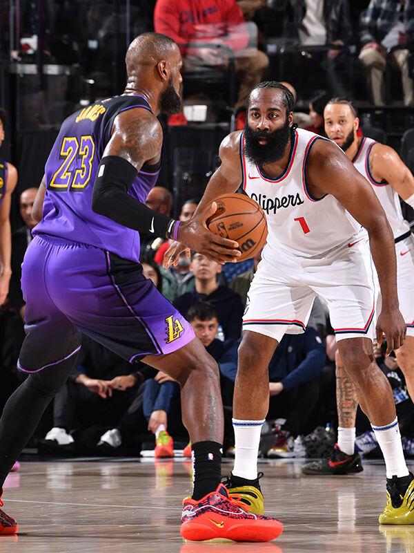 火箭这个时候交易得到哈登，符合球队的目标，两年前哈登回火箭，乌度卡不同意，但是现