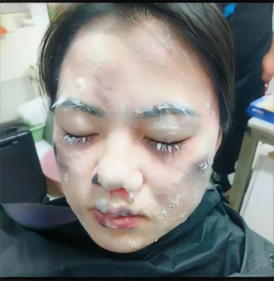 广东揭阳这事儿，再听后续，心里更不是滋味。几个大老爷们把女同事锁进零下十几度的冷