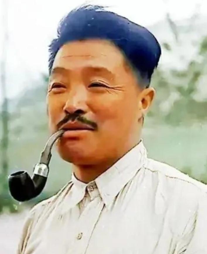 1947年7月23日，小河会议结束后，毛主席突然找到贺龙，神色凝重地说：“有句话