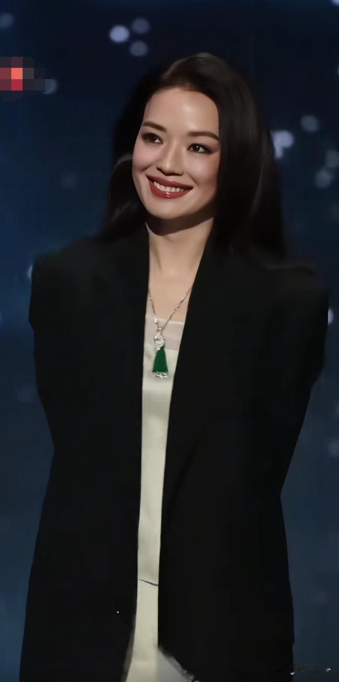 以前欣赏不了舒淇的美，现在是越看越好看我超级喜欢舒淇的感