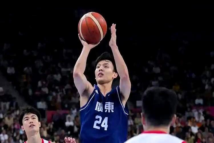看北控这步棋，够刁。明知道广东宏远不可能放徐杰，偏要丢个“要价”的风声出来，话