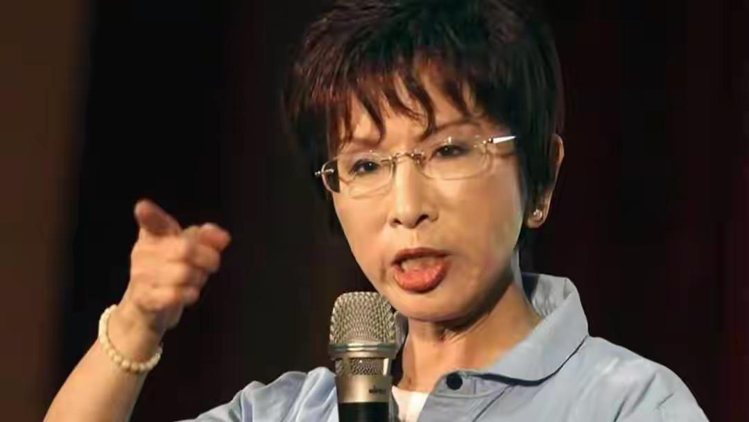 30秒握手：震慑“台独”的统一信号大陆高层与洪秀柱近30秒的握手，绝非普通礼