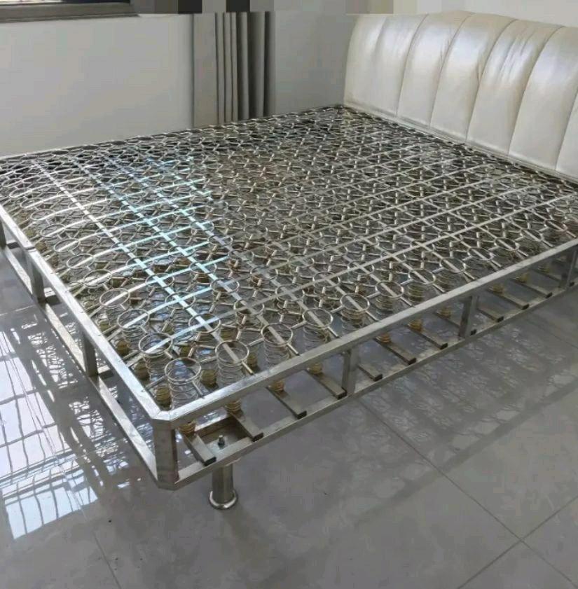 这床够结实了吧