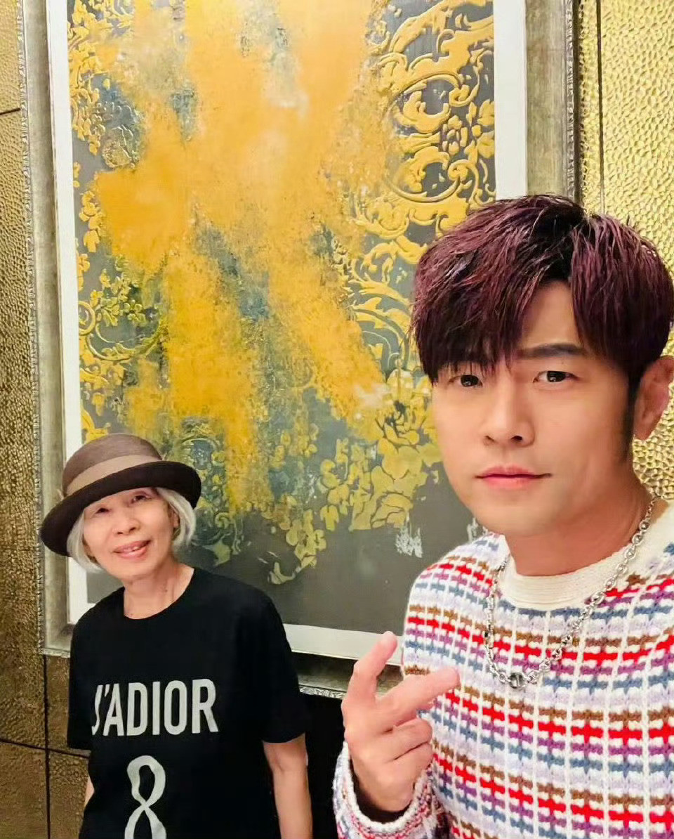 叶惠美妈妈生日快乐，感谢您陪养了一位这么厉害的儿子[比心]​​​