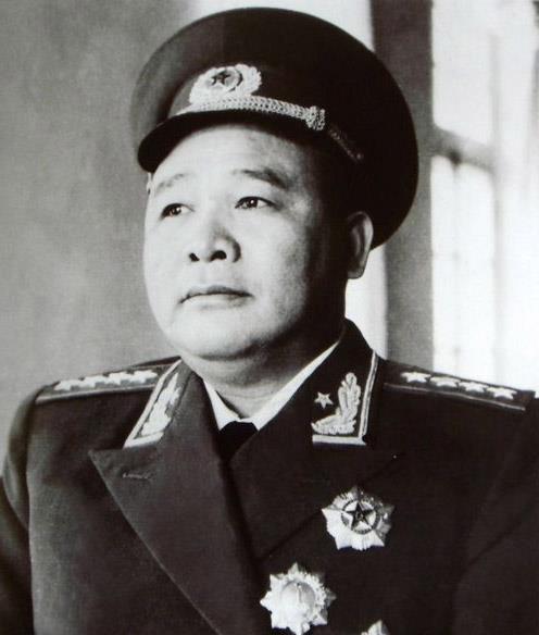 抗战时期，徐海东任新四军江北指挥部副指挥，张云逸任指挥。一次反“扫荡”作战中，徐