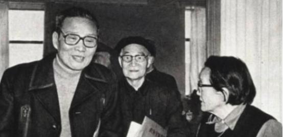 1958年，沈醉去天安门参加阅兵仪式，看见毛主席身边站着的女人，吓得他当场差点魂