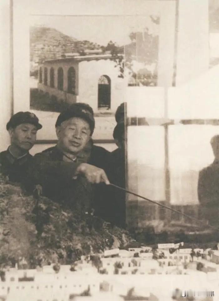 1977年2月16日，粟裕将军应华国锋同志的邀请，第二次来到西柏坡。粟裕特意在沙