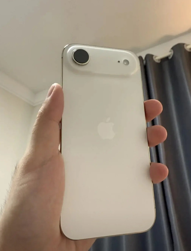 iPhoneAir，就是我近三年用过最舒服的手机就像钟文泽说的那样，“如果说