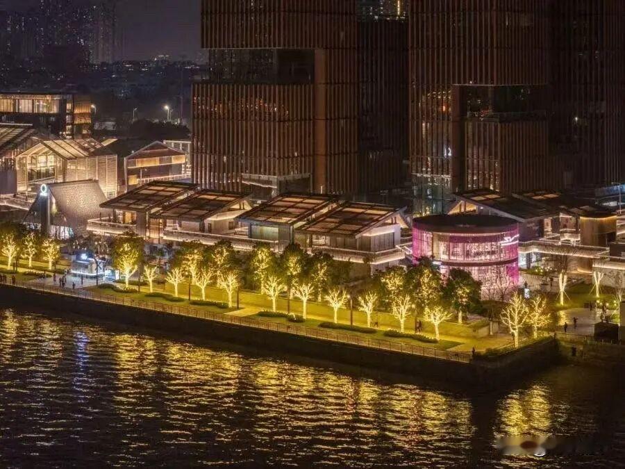 广州一直都强调“东进”“南拓”，为何广州西部的商业布局越来越多？聚龙湾太古里