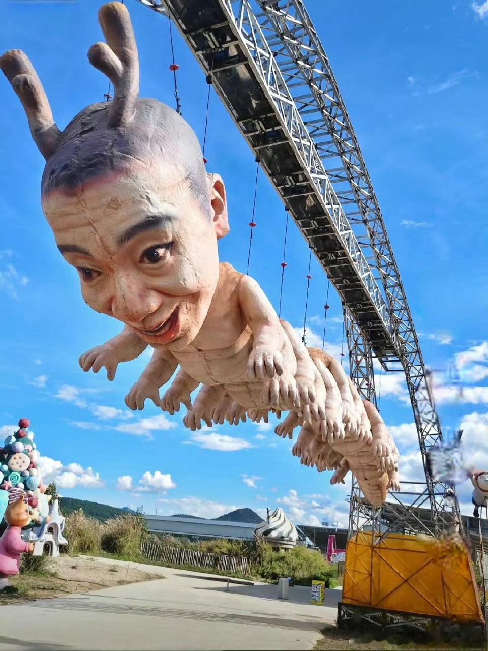 一些人批判这个造型，看来胡锡进说的“舆论越来越紧”还真没错。人和人很不同，社会上