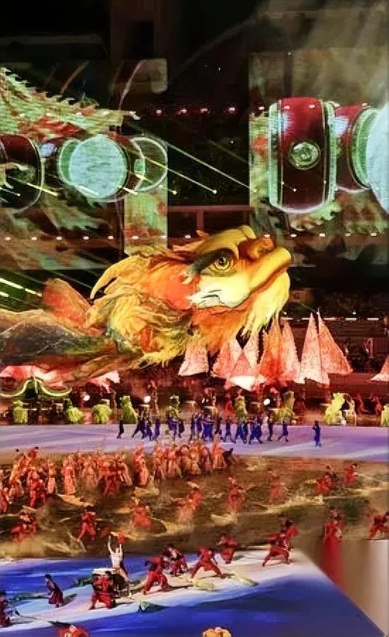 老同学看完全运会开幕式，给我发了三条语音：“广东这次咋像‘开了挂’？”我