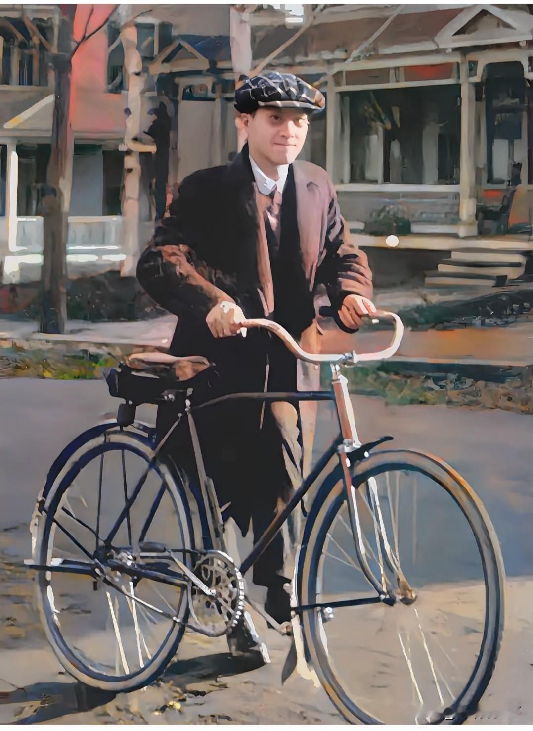 这才是徐志摩年轻时候的真实模样，不是演员所扮演的角色！这张老照片拍摄于上世纪二十