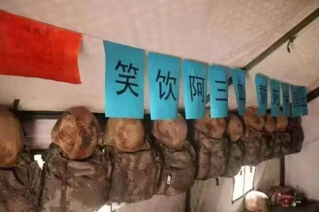 笑死人了：老外看到中方军营标语，大吃一惊建议别这么做！最近，一张中方边防军营