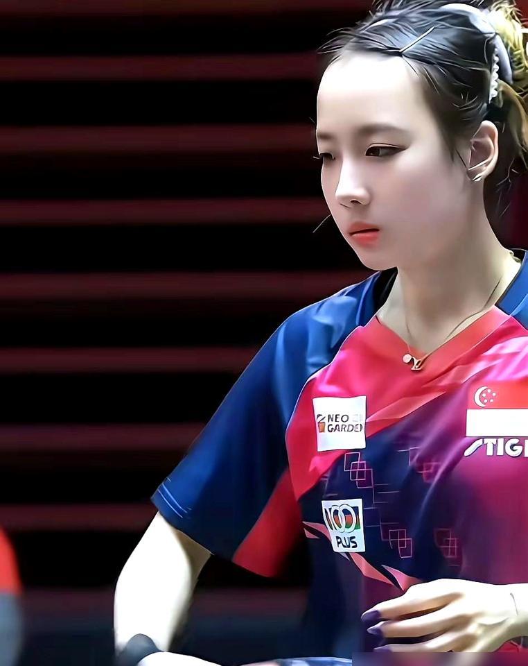 全场沸腾的新加坡主场，几千人刚扯开嗓子呐喊，就硬生生把声音咽回了肚子。25分钟，