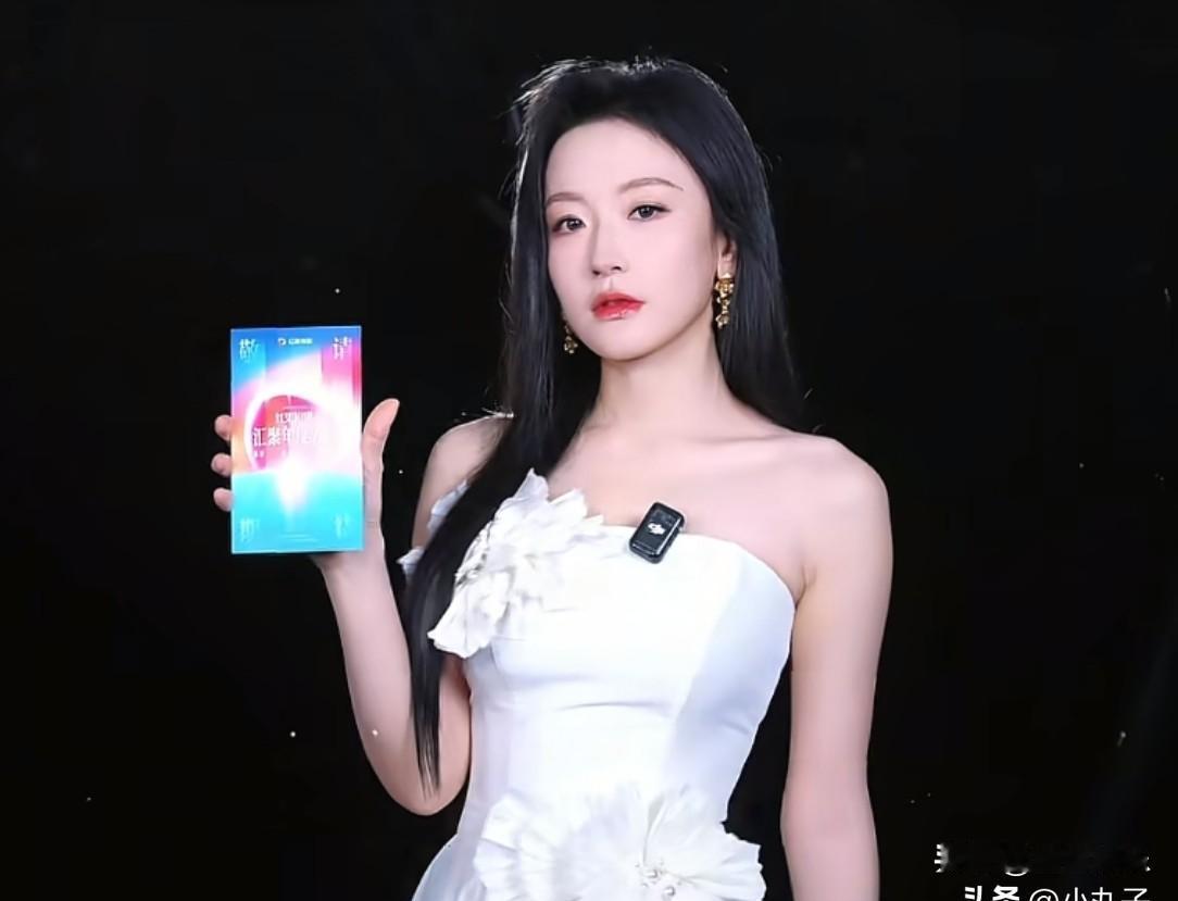 剧组停摆，代言冻结。韩雨桐的下一站，不是片场，而是悬崖边。她的那部都市情感剧