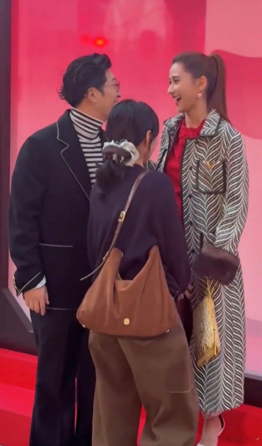 以为窦骁何超莲早就各自安好，怎么突然又同框了，真真假假的娱乐圈….