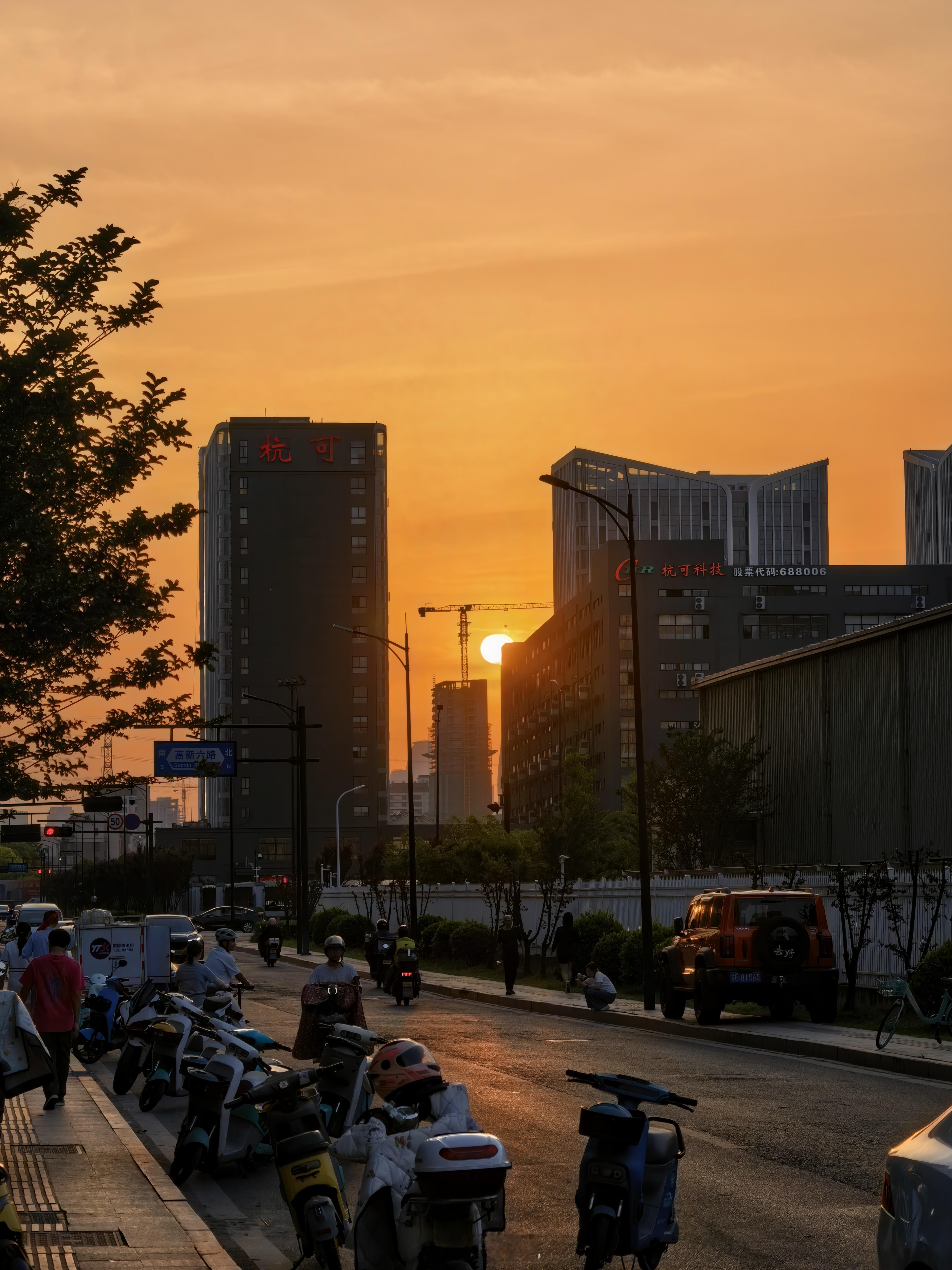 Pura90ProMax有1/1.28的底，89mm的焦段1，加上F2.6
