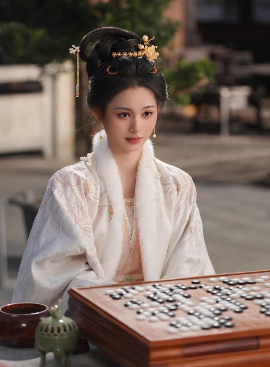 《逐玉》看到钟泠儿的脸，才明白她为何能成为，魏严执念一生的白月光！饰演