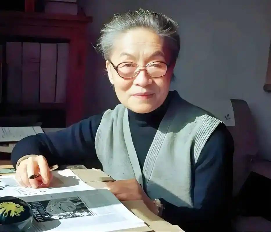 杨绛先生说，人到晚年最顶级的活法，不是挥霍退休金，不是养花养鸟，也不是老伴陪伴，