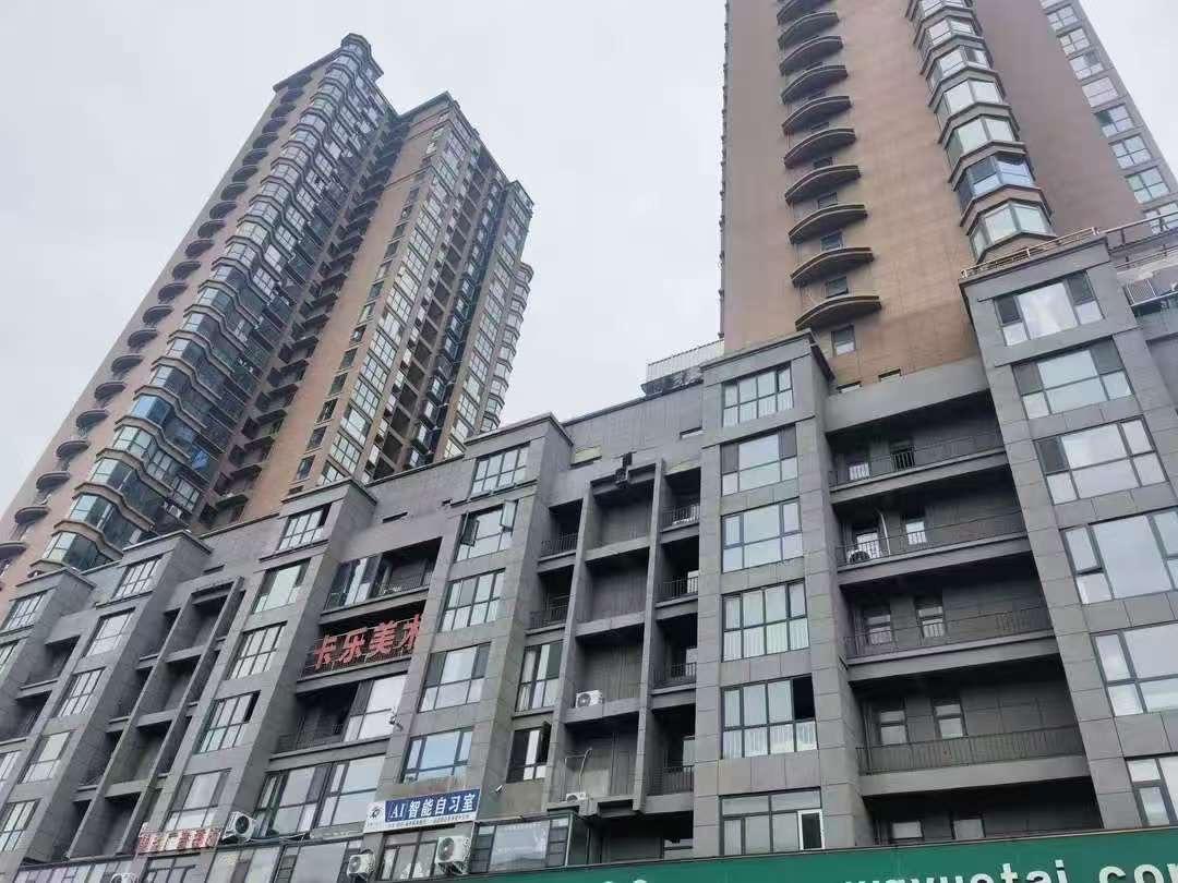 11月18日报道，河南舞钢，一52岁男子借给某房地产开发商1100万，对方用37