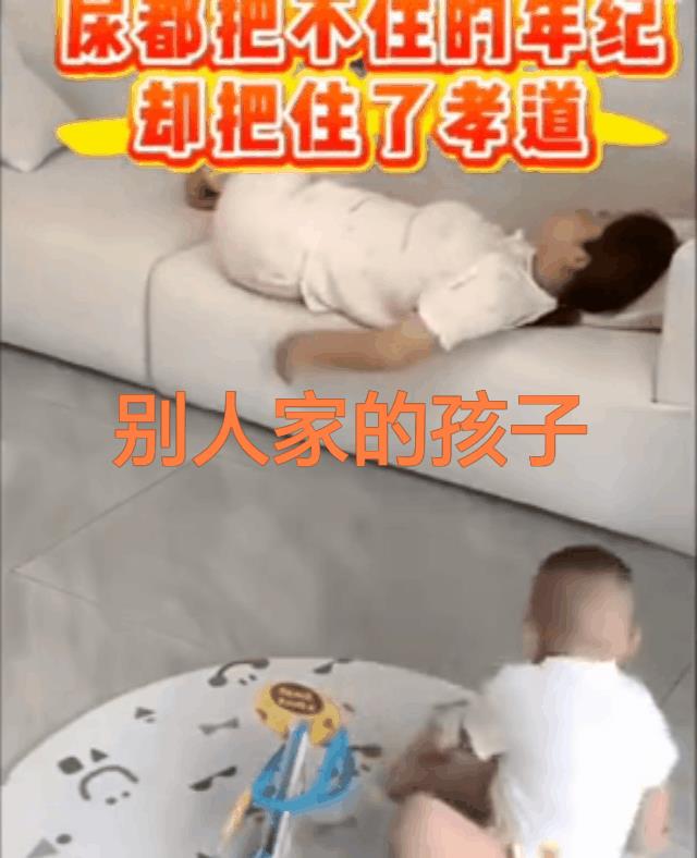 抓到尿不湿超级暖男一枚！爱死了这孩子。其实，每个孩子的心底都藏着纯粹炽热的爱。