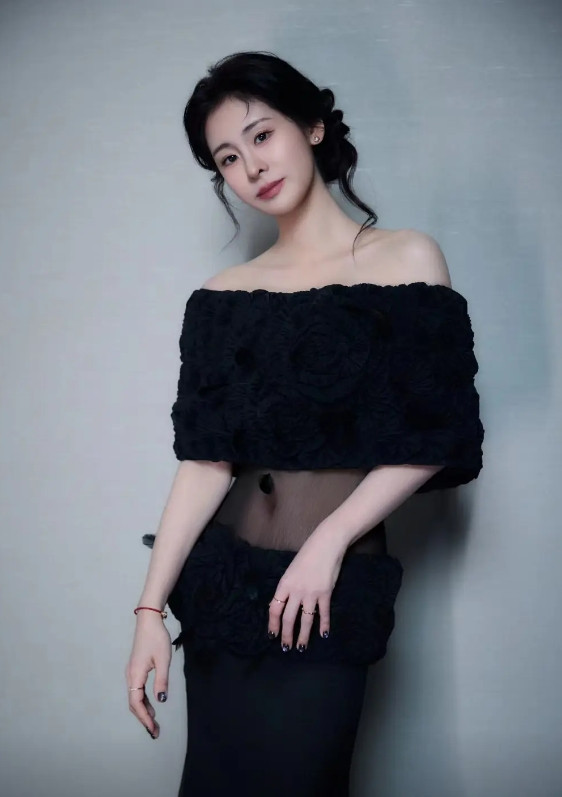 张碧晨长发美还是盘发美？