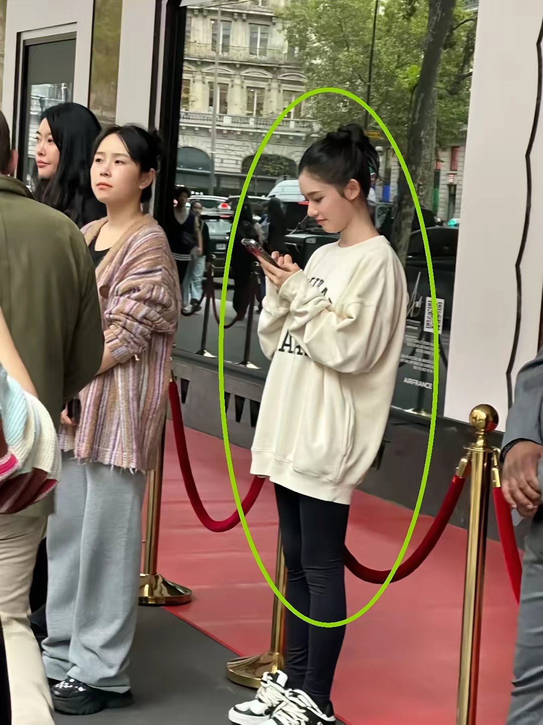 林允，线下真长这样啊​​​