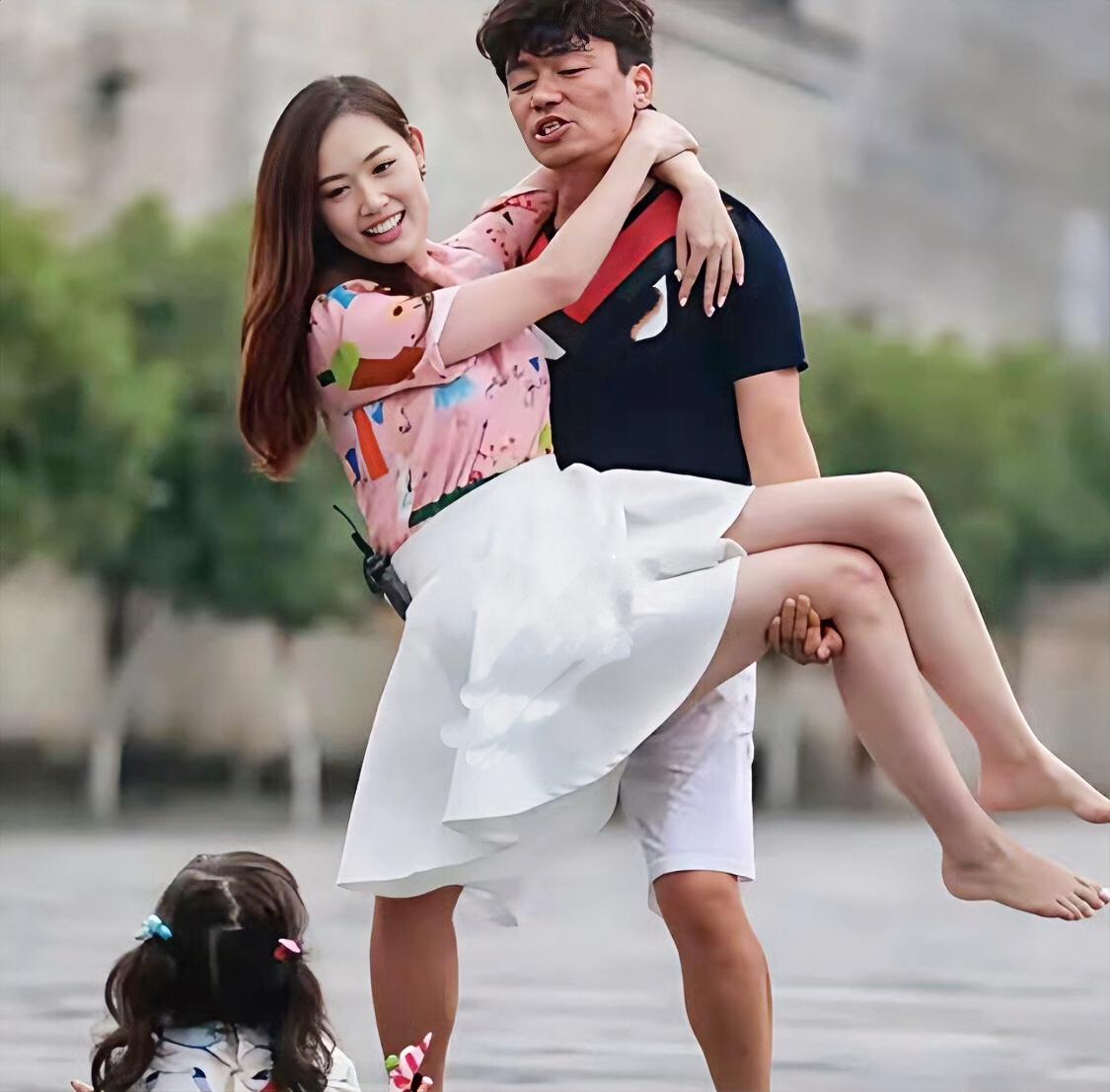 王宝强看来是吸取了上一段婚姻的教训，把模特出身的现女友养得白白胖胖，不少网友调侃