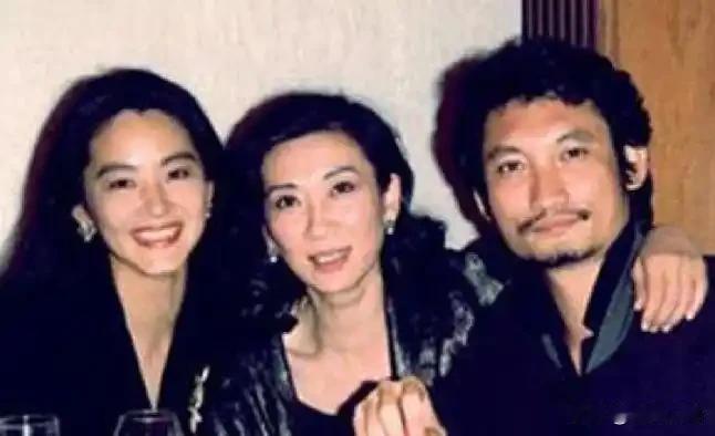 林青霞是施南生与徐克婚礼的伴娘，也是两人离婚的见证人。林青霞这辈子最放心不下的就