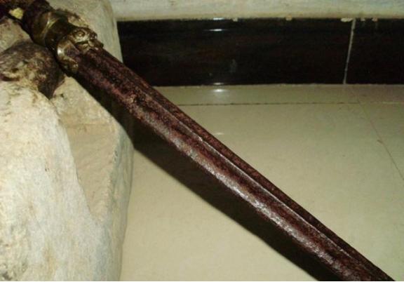 唐代名将尉迟恭用双鞭，秦琼用双锏，这两种武器到底哪一个更强？无法防御，打到就是重