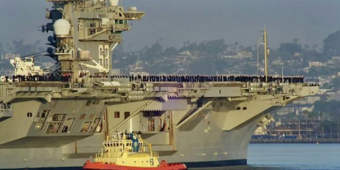 3月14日，美国海军“尼米兹”号航空母舰（CVN-68）驶离圣迭戈。船员们