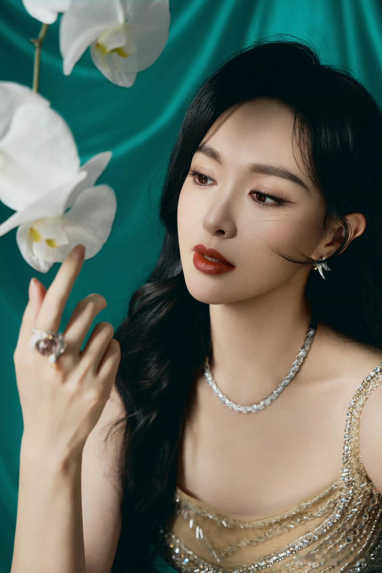 1.孙怡当初离婚与婆婆有一点关系，王京花对她百般挑剔，也不愿意在资源上提供帮助。