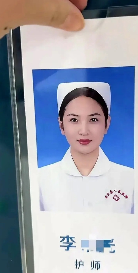 据一名刚刚被裁员有编制的护师透露；现在很多医院都开始裁人了，这位护师说自己刚刚被