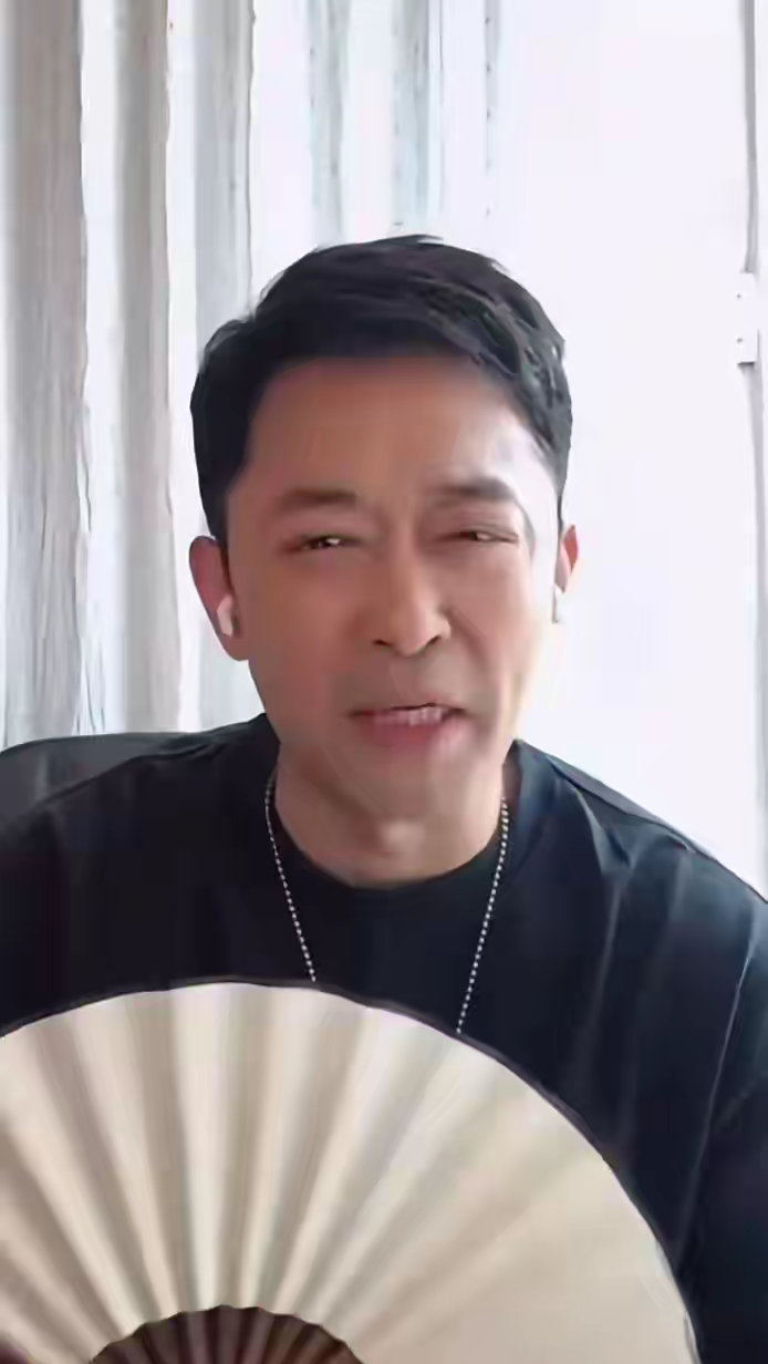 《折腰》地狱级笑话诛杀的是刘贼，结果演魏家这边都姓刘。演魏劭的叫刘宇宁演魏俨的叫