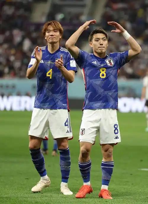 日本狂胜玻利维亚！看来这支日本已经无人可挡！即使德国，西班牙，法国也无法击败这支