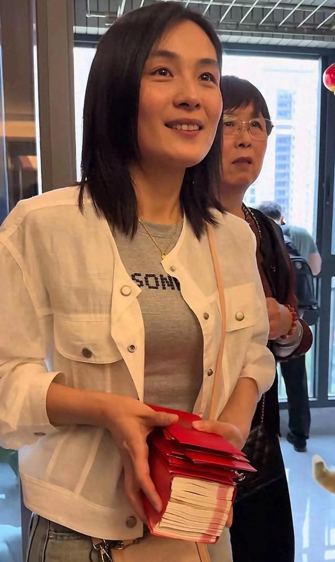 看了温州女孩@瑾汐-寻亲成功瑾汐认亲视频不得不感叹温州地区“重男轻女”现象比潮