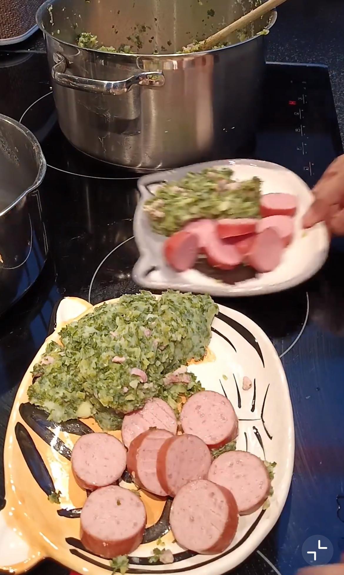 看看全世界身高最高的荷兰人晚餐吃啥，土豆羽衣甘蓝糊糊配肉肠，感觉比白人饭还不如。