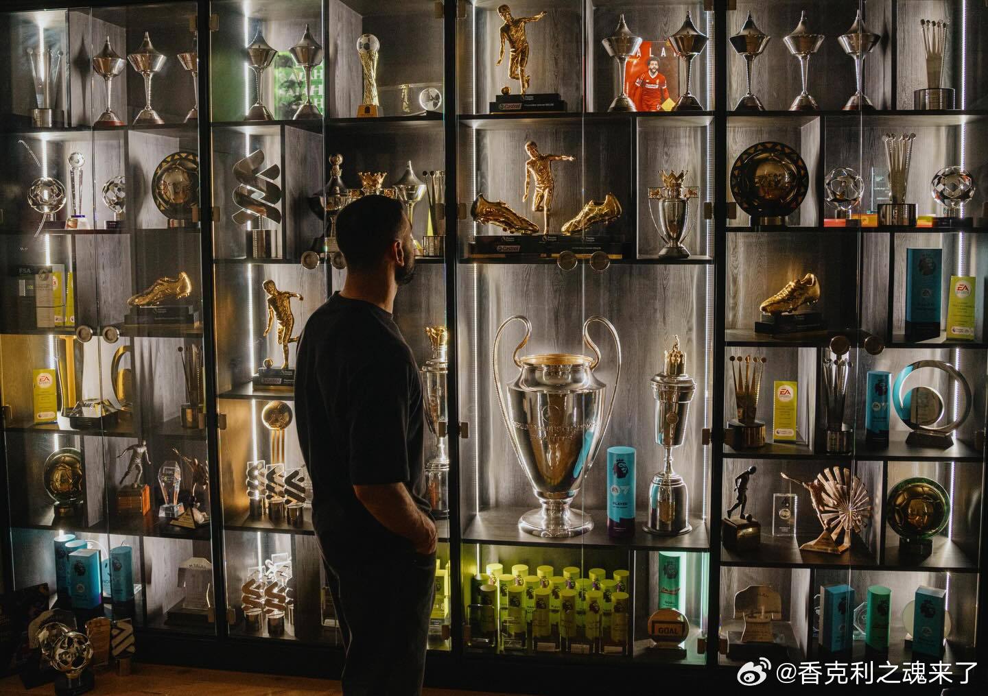 曼联名宿费迪南德关于萨拉赫：这不是吹嘘，这是足球史上的传奇。我们应该承认，萨拉赫